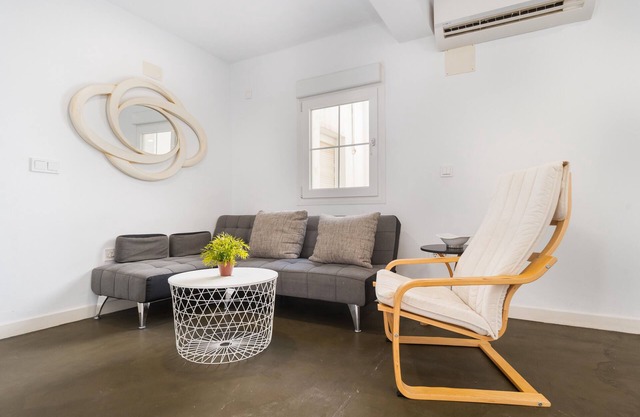 Apartment 'Moderno Y Luminoso' with Wi-Fi and Air Conditioning