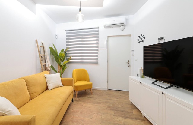 Apartment 'Montaraz' with Wi-Fi and Air Conditioning