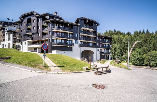 Apartment 'Morillon' with Mountain View and Balcony