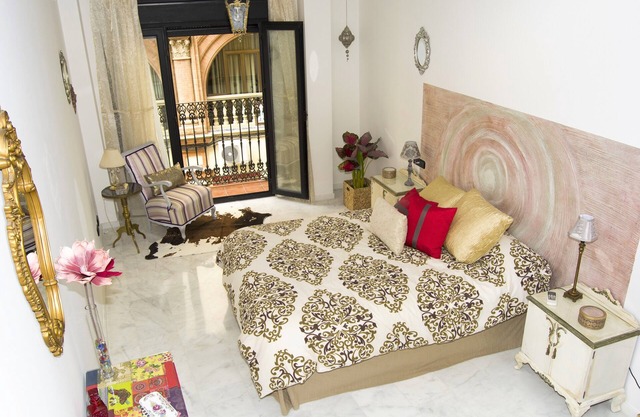 Apartment next to the Cathedral, with private patio and balcony