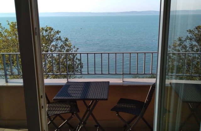 Apartment next to the lake with spa, air-conditioner, WIFI, ideal for families