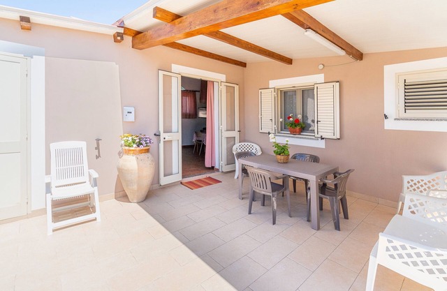 Apartment 'Nonna Rosa' with Private Terrace, Shared Garden and Air Conditioning