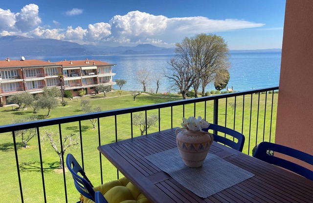 Apartment On the Beach Manerba del Garda with Pool, Garden & Wi-Fi