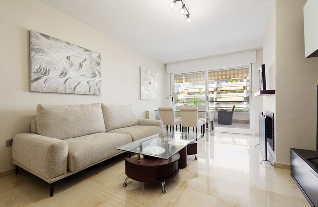 Apartment on the 1st line of golf and near the beach in Marbella