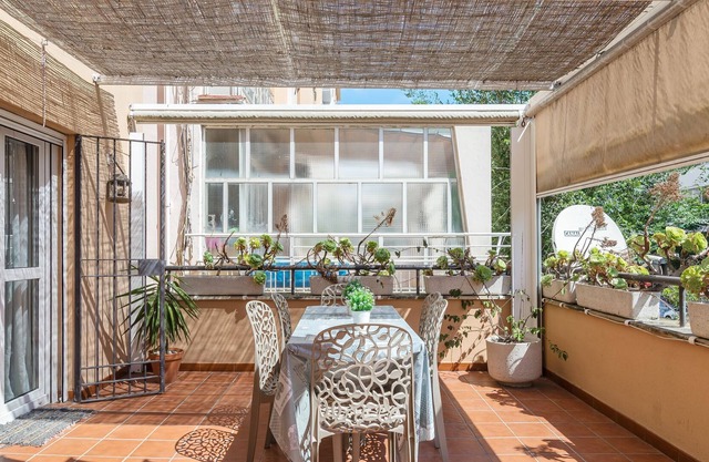 Apartment On the Beach with Large Terrace & Wi-Fi
