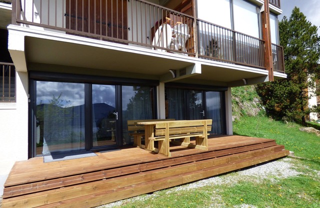 Apartment on the ground floor with terrace. Nice view.100m from the slopes.Quiet
