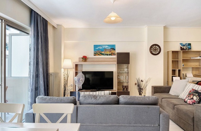 Apartment 'Pallada' with Balcony, Wi-Fi and Air Conditioning