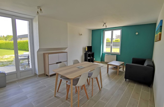 Apartment 'Penfret' with Private Terrace, Shared Garden and Wi-Fi