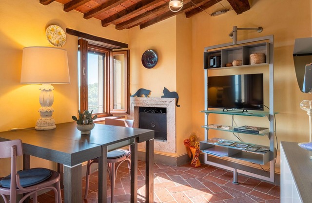 Apartment 'Piccolo Rustico' with Mountain View, Wi-Fi and Air Conditioning