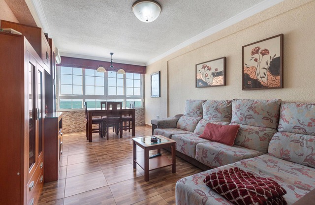 Apartment 'Primerísima Linea Playa' with Sea View, Wi-Fi and Air Conditioning