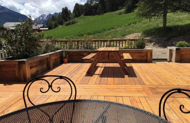 Apartment 'Résidence Du Parc - 8 Personnes' with Mountain View, Shared Garden and Wi-Fi