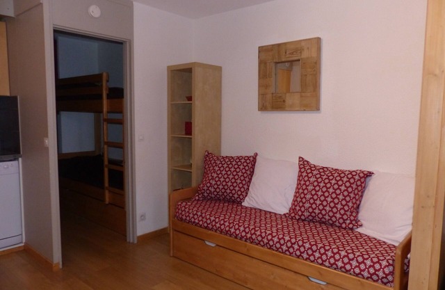 APARTMENT RESORT-CENTRE-PIEDS DES PISTES - RES. LA ROCHE BLANCHE SLEEPS 5