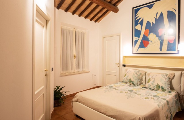 Apartment 'Romantica Corte Degli Estensi' with Private Terrace, Wi-Fi and Air Conditioning