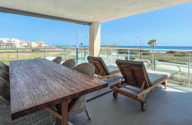 Apartment Seaside Duna Beach with Sea View, Shared Pool & Wi-Fi