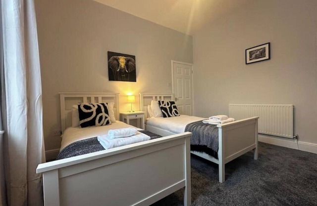 Apartment - Sleeps 3 - Pet friendly - Parking
