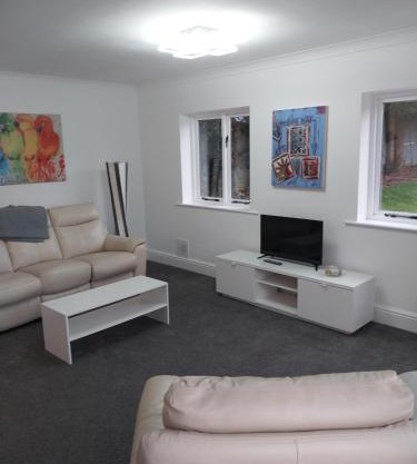 Apartment - Sleeps 4 - Parking - Close to Stansted