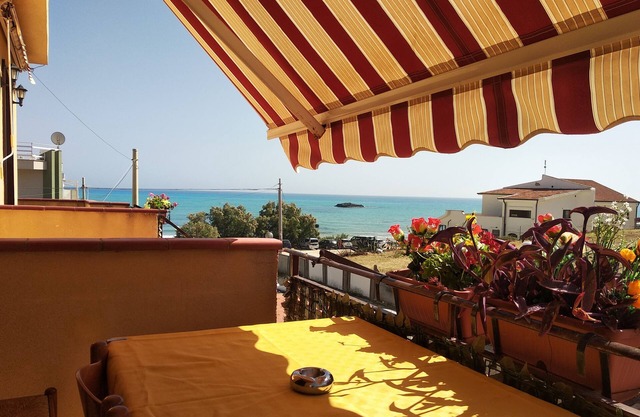 Apartment - Sleeps 12, Free Parking & Pet Friendly