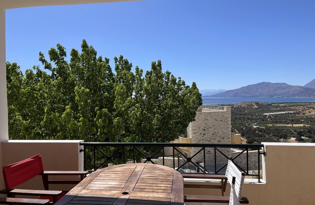 Apartment 'Spitiko' with Sea View, Shared Terrace and Wi-Fi