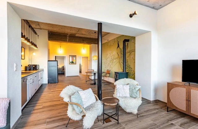 Apartment 'Suiten Im Alten Berghotel Antonia' with Mountain View, Shared Terrace and Wi-Fi
