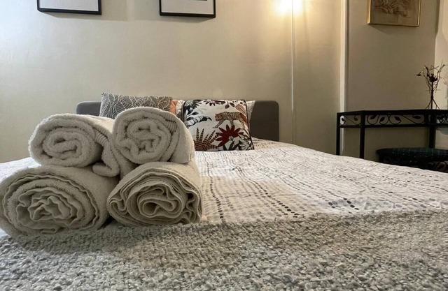 Apartment super location, very close to Eiffel Tower, Louvre, .