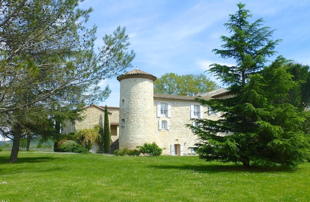Apartment 'Syrah - Château De La Selve' with Mountain View, Shared Pool and Wi-Fi