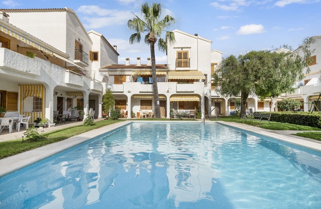 Apartment "Tu Casita De La Playa" with Shared Pool, Private Terrace & Wi-Fi
