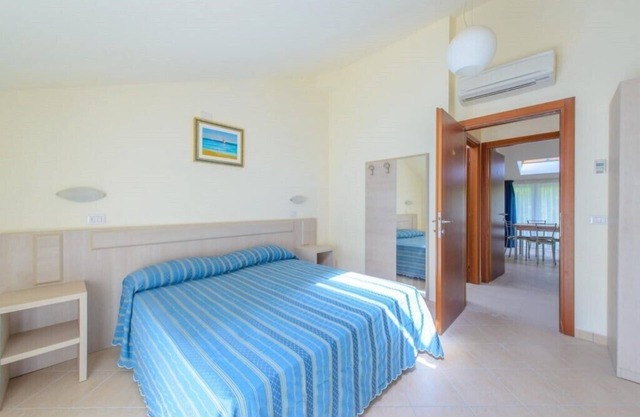 Apartment up to 4/5 beds, with sea view balconies, private parking,