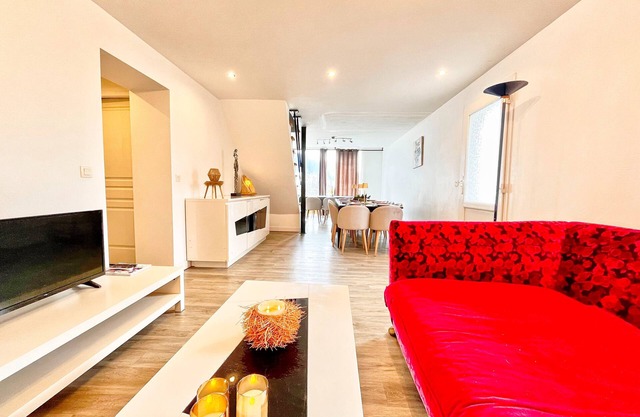 Apartment 'Vacances De Rêves - Casserousse' with Shared Terrace and Wi-Fi
