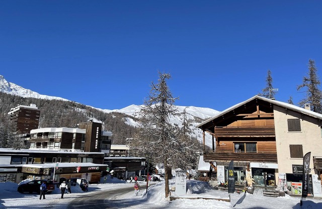 Apartment vars les claux near point show