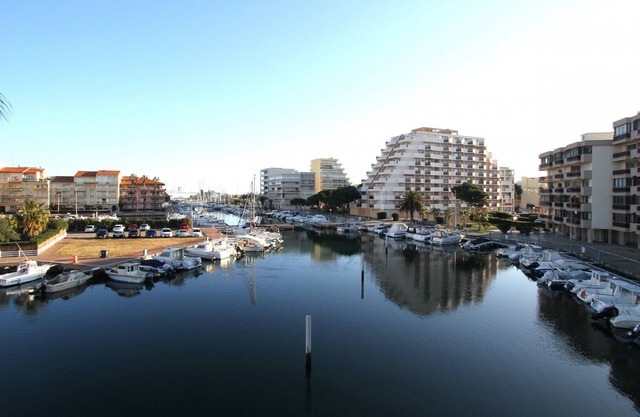 Apartment with sea view + parking