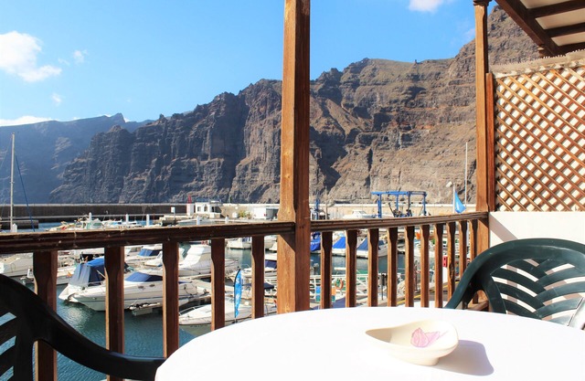 Apartment with sea view, next to the beach
