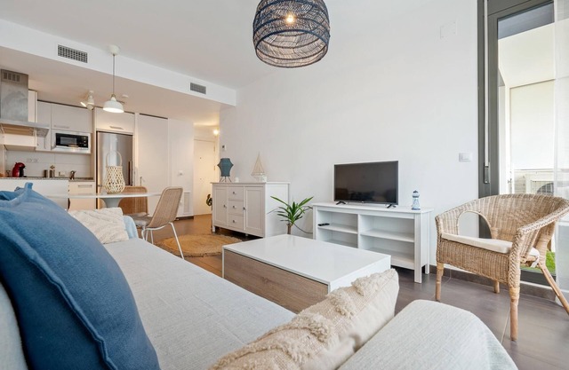 Apartment with pool and paddle tennis 100m beach