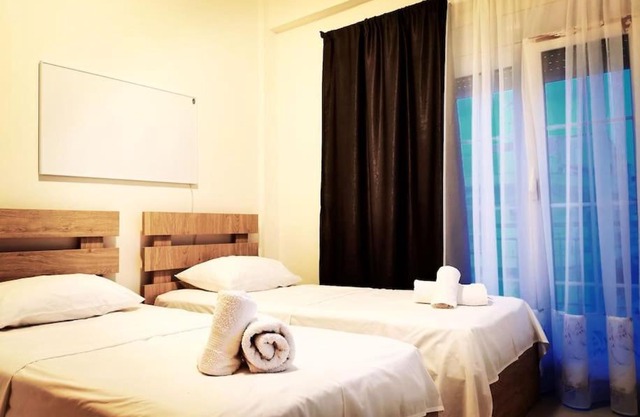 Apartment with 3 rooms just 1 min from the beach and free public parking