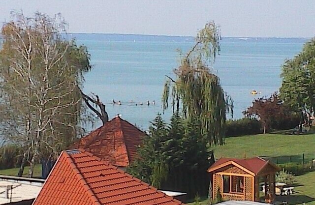 Apartment with air-conditioner directly at free beach with lake view & free WIFI