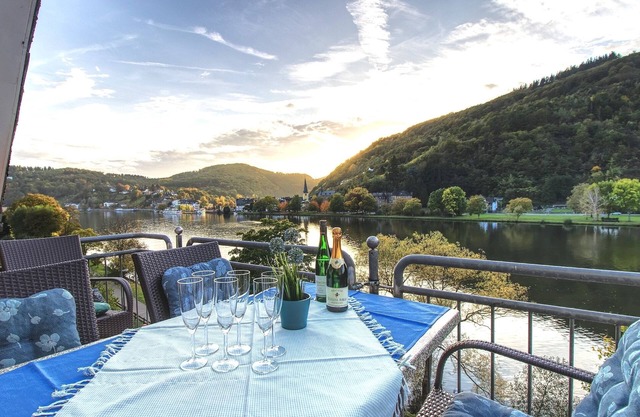 Apartment with balcony directly on the banks and with a view of the Moselle