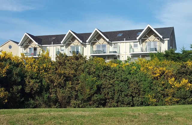 Apartment with balcony overlooking golf course, Moray Firth, mountains and hills