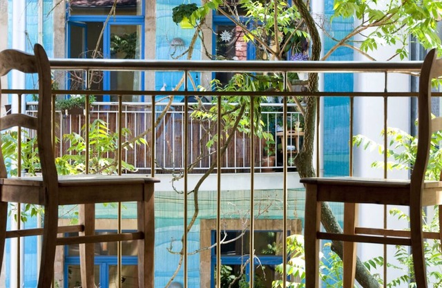 APARTMENT WITH FRENCH BALCONY