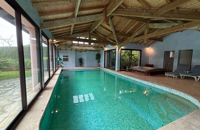 Apartment with garden and private pool in Ciboure
