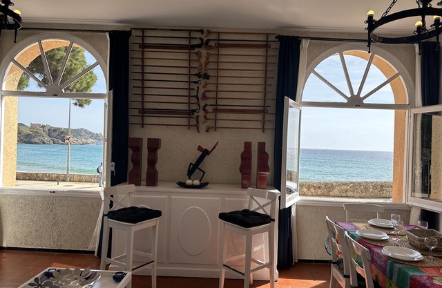Apartment with garden at 11 meters from the sand beach of la Fosca.