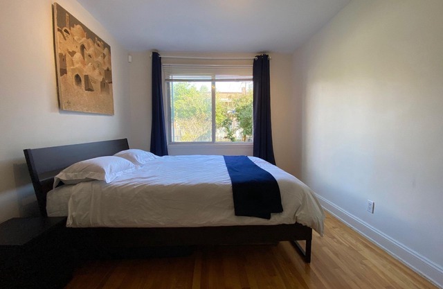 Apartment with landscaped backyard, close to Monkland village, MUHC, Concordia