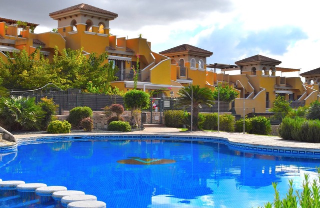 Apartment with large garden and air conditioning