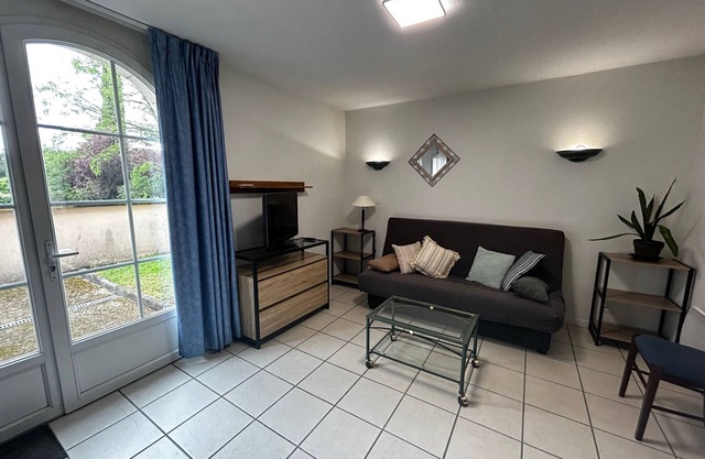 Apartment with Pool, 200m from the Spa