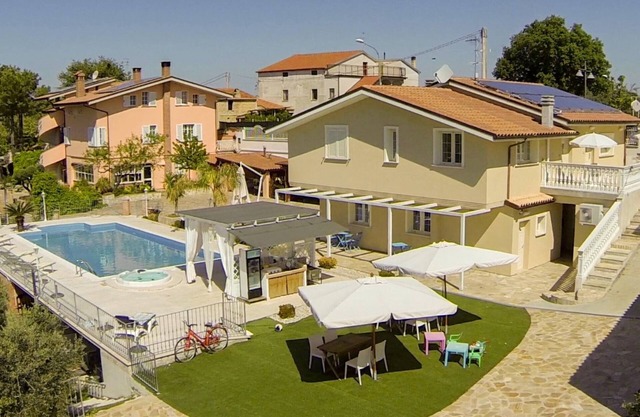 APARTMENT WITH POOL AND 2 BEDROOMS