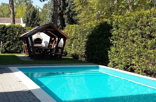 Apartment with pool, sauna, wlan, grill,air conditioning-100m from Lake Balaton