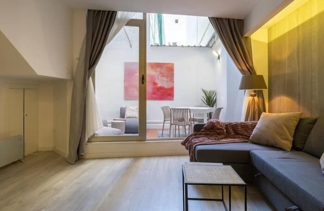 APARTMENT WITH PRIVATE TERRACE IN THE CENTER OF VALENCIA