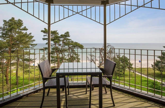 Apartment with sea view, 2 bedrooms and balcony