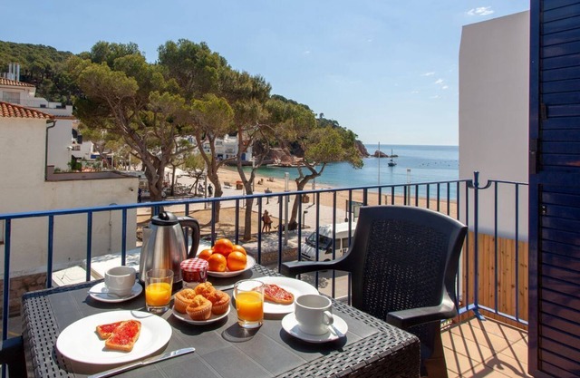 Apartment with sea views, near the beach, functional for families
