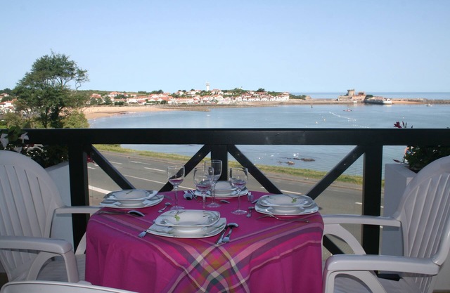 Apartment with sea view, facing the fort of Socoa and the bay of St Jean de Luz 3 *