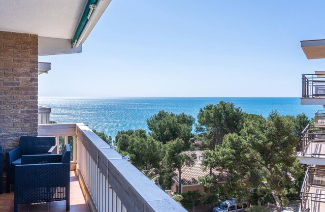 Apartment with sea views only 9km Port Aventura