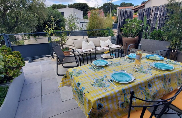 APARTMENT WITH TERRACE - 5 mn from sea side
